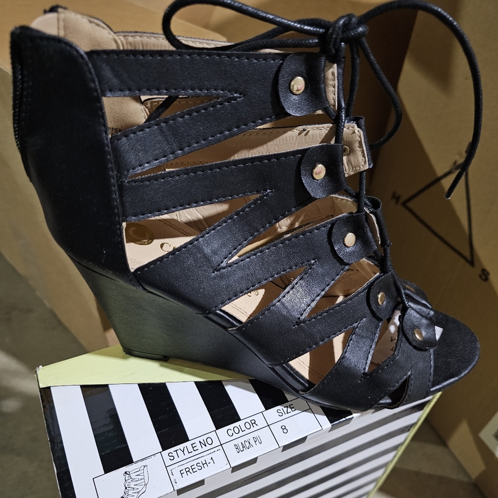 Black wedges